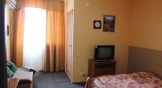 Гостиница Guest house Andjelika Лазаревское Трехместный номер с видом на море-2